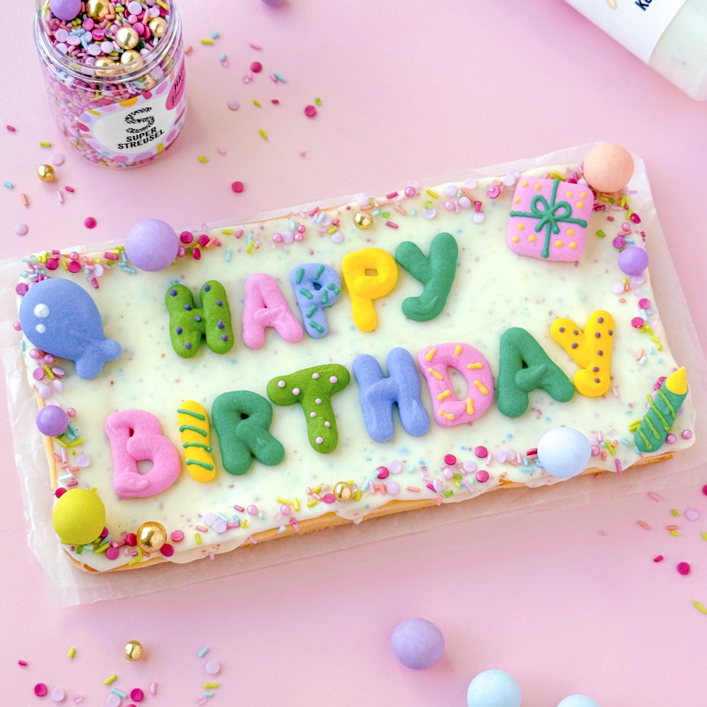 super-streusel-superdinger-happybirthday-handgemachte-zuckerfiguren image 3