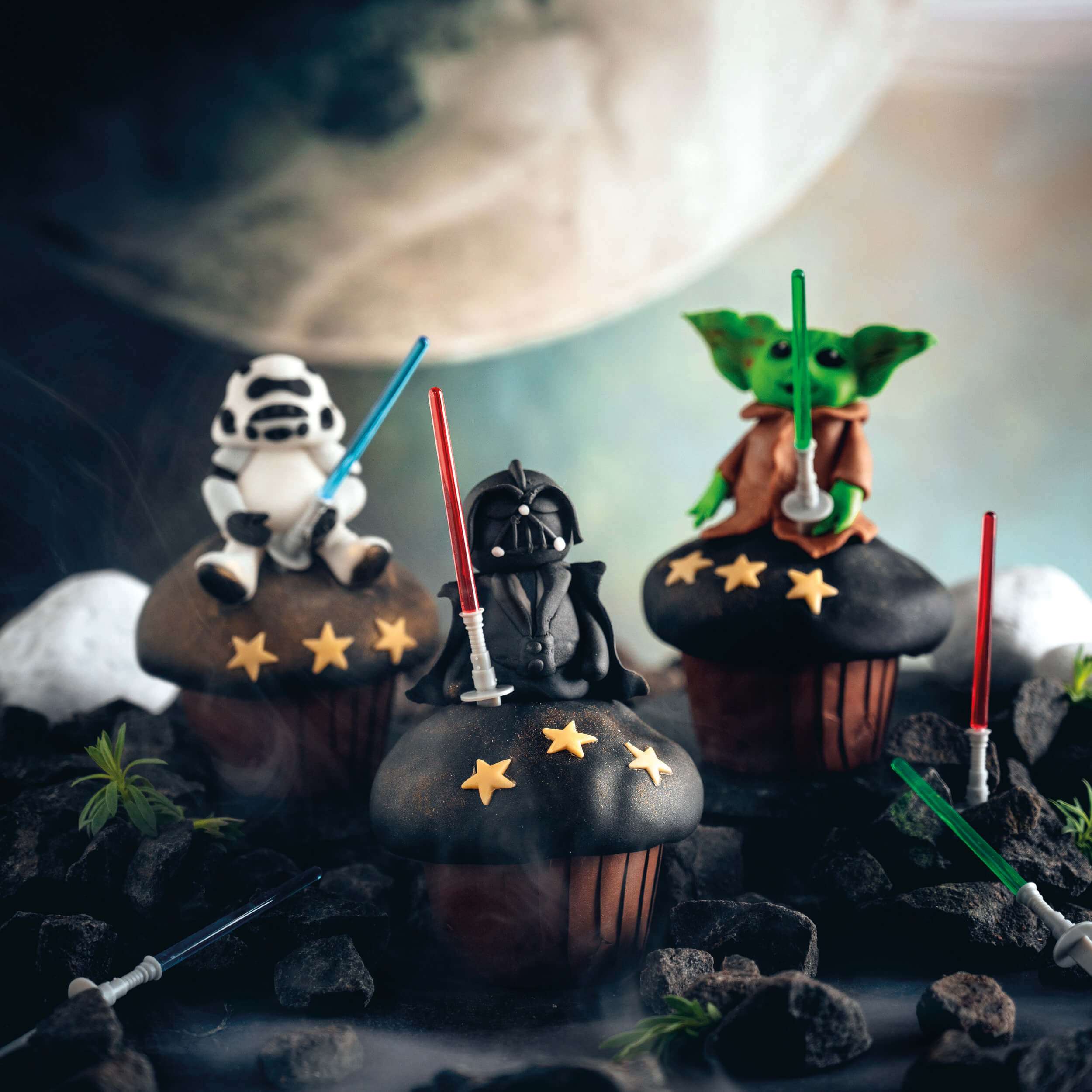 decocino-lichtschwerter-12-st-ck-rot-gr-n-blau-star-wars-tortendeko image 3