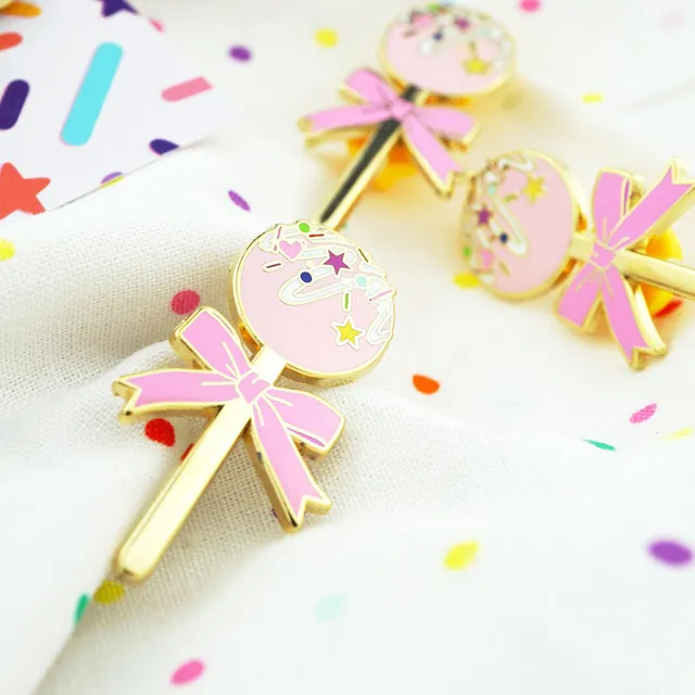 super-streusel-cakepop-pin-emaille-pin-gold image 1