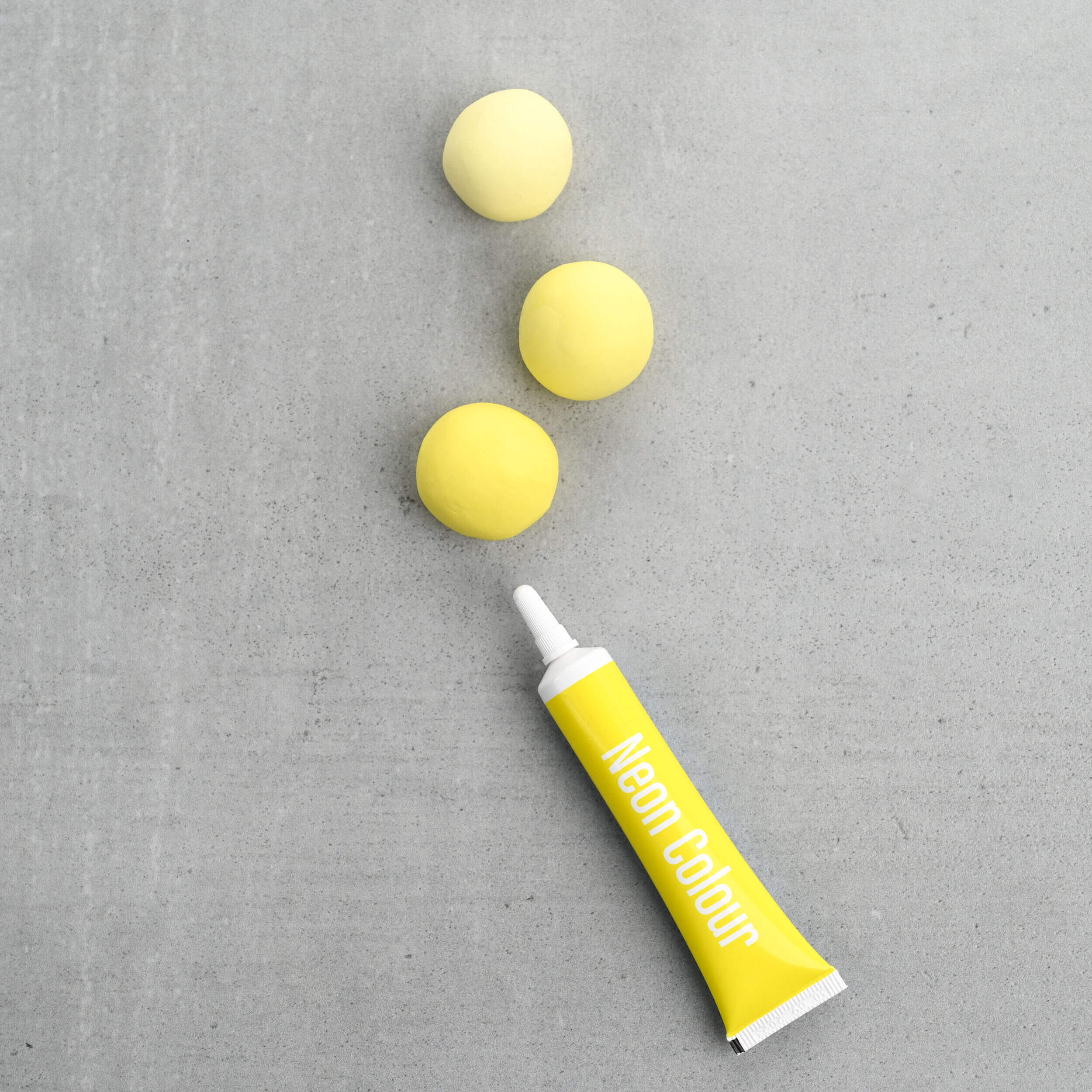 decocino-neon-farbpaste-gelb-lebensmittelfarbe-25g image 2