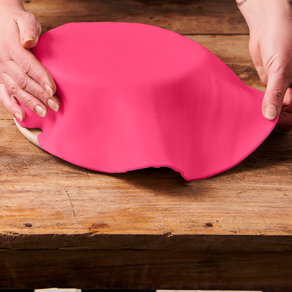 funcakes-rollfondant-disc-hot-pink-ausgerollte-fondant-decke-36-cm-x-3-mm-430-g image 2
