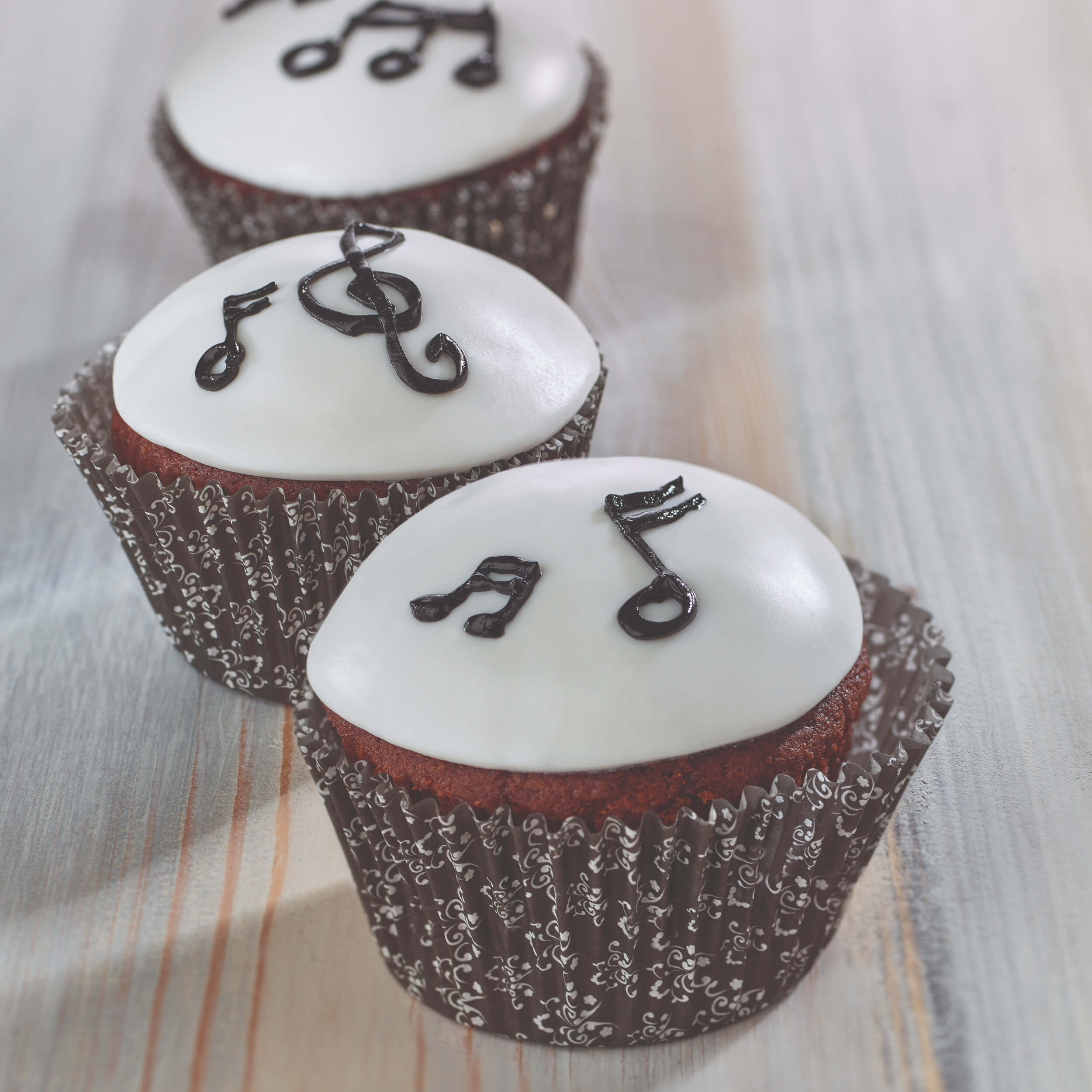 decocino-zuckerschrift-schwarz-18g-dekoriertube image 4