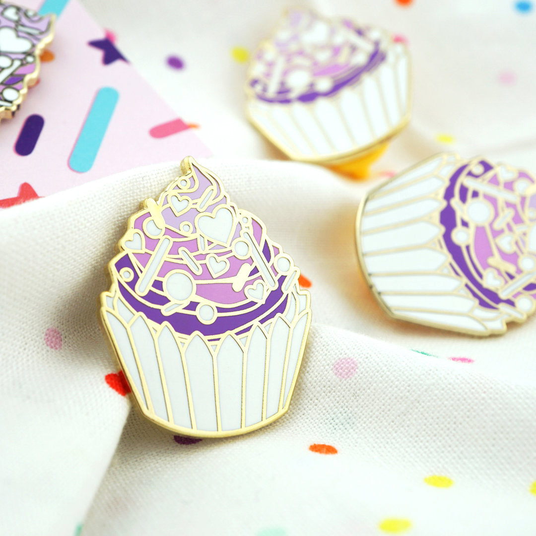 super-streusel-schickeria-cupcake-pin-emaille-anstecker-wei-gold image 1