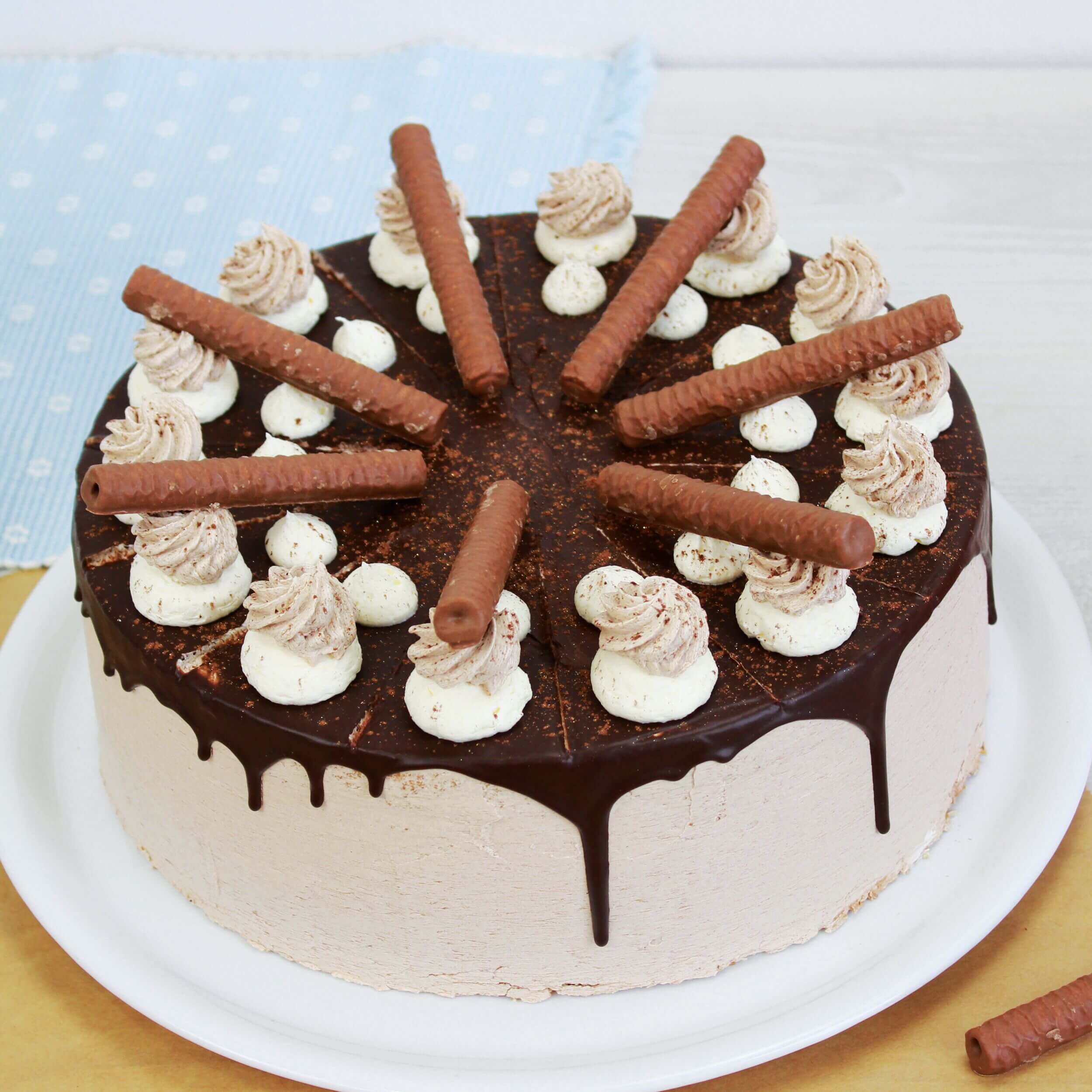 decocino-cake-drip-dunkel-90-g-gebrauchsfertige-tortenglasur-tube image 4