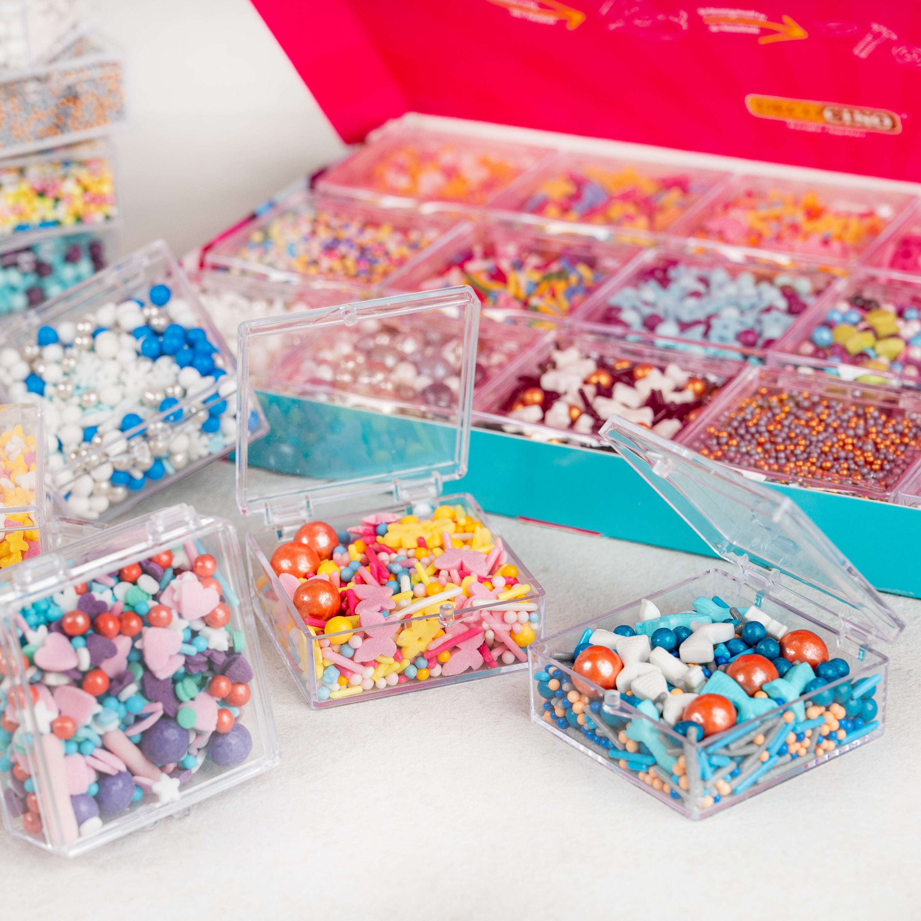 decocino-15-shades-of-sweet-streuselbox-15-teilig-zuckerstreusel-set image 4