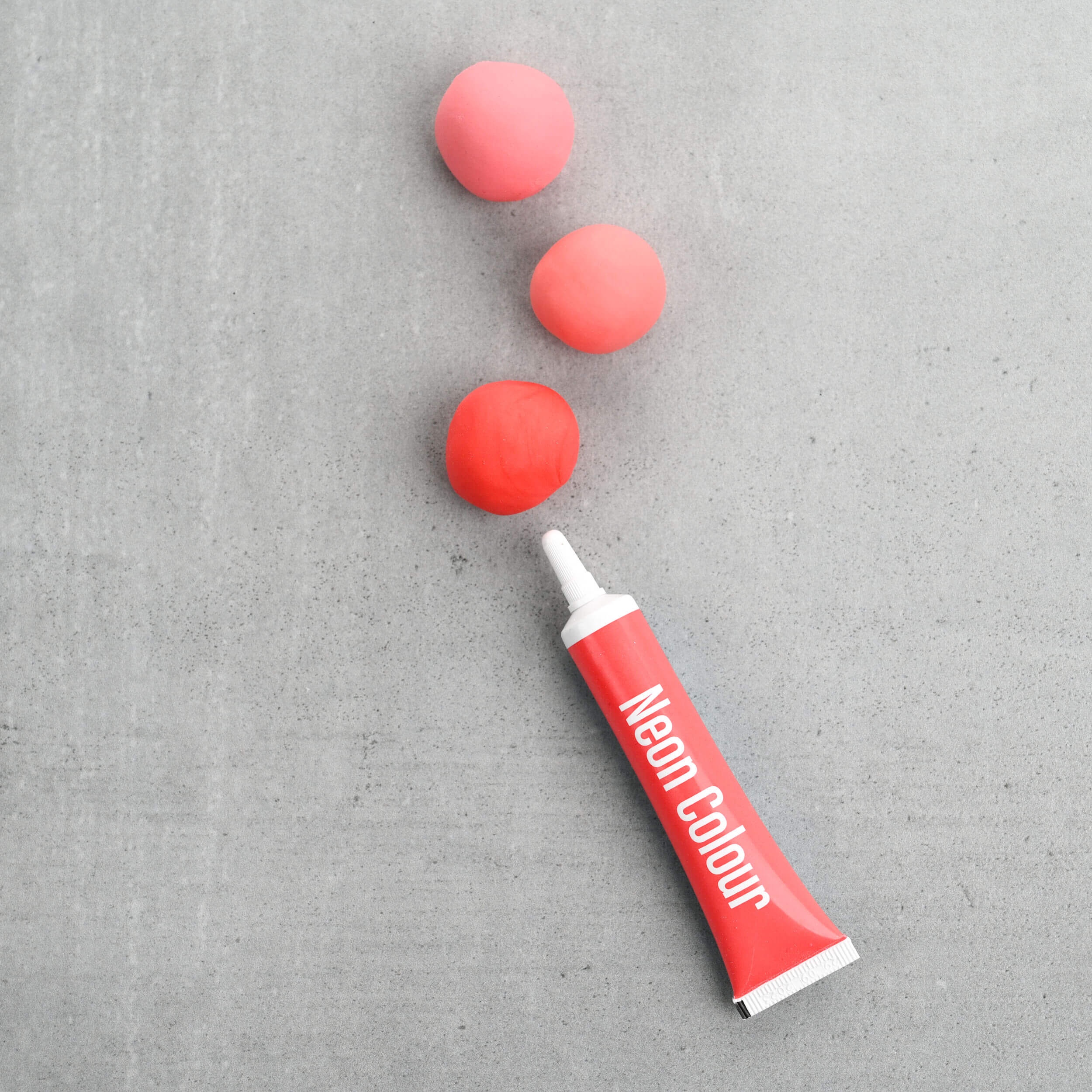 decocino-neon-farbpaste-rot-25g-lebensmittelfarbe-f-r-red-velvet image 2