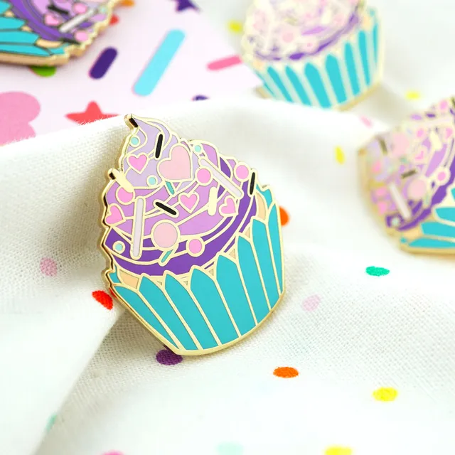 super-streusel-m-dchenkraft-cupcake-pin-emaille-anstecker-f-r-backfans image 1