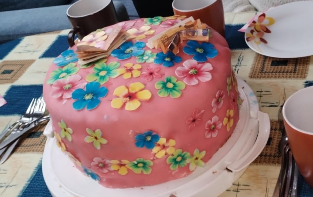 Schöne Farbe für Babytorte