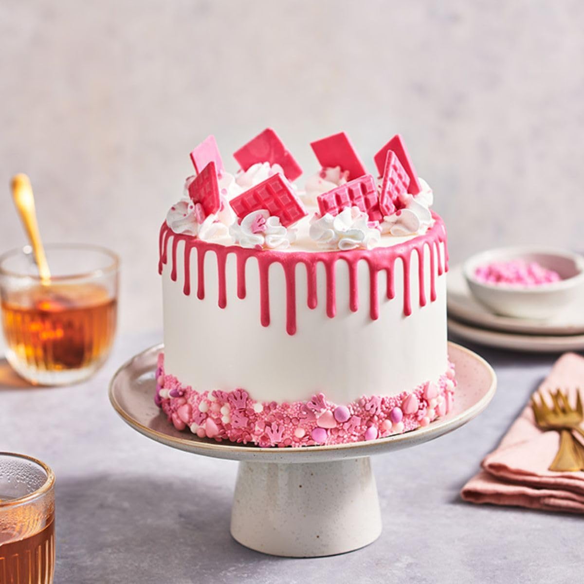 funcakes-cake-drip-pink-zuckerglasur-mit-vanille-180-g-squeezy-flasche image 2