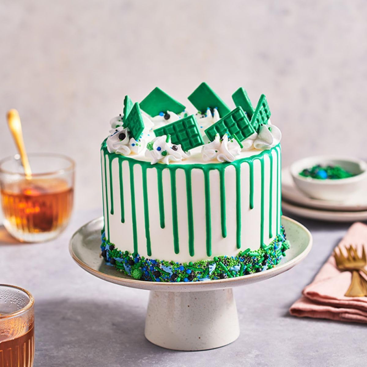 funcakes-cake-drip-zuckerglasur-leaf-green-180-g-quetschflasche image 2