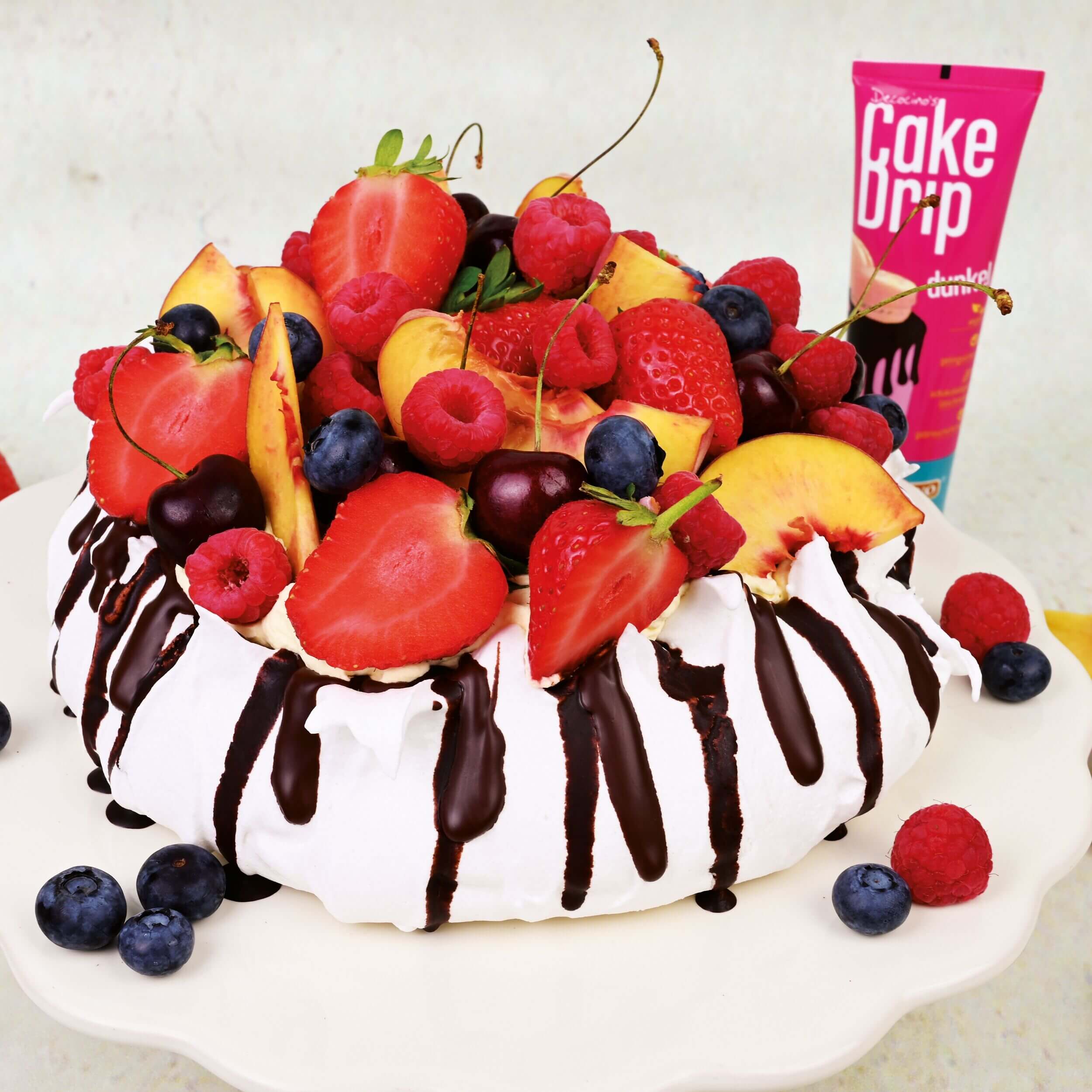 decocino-cake-drip-dunkel-90-g-gebrauchsfertige-tortenglasur-tube image 2